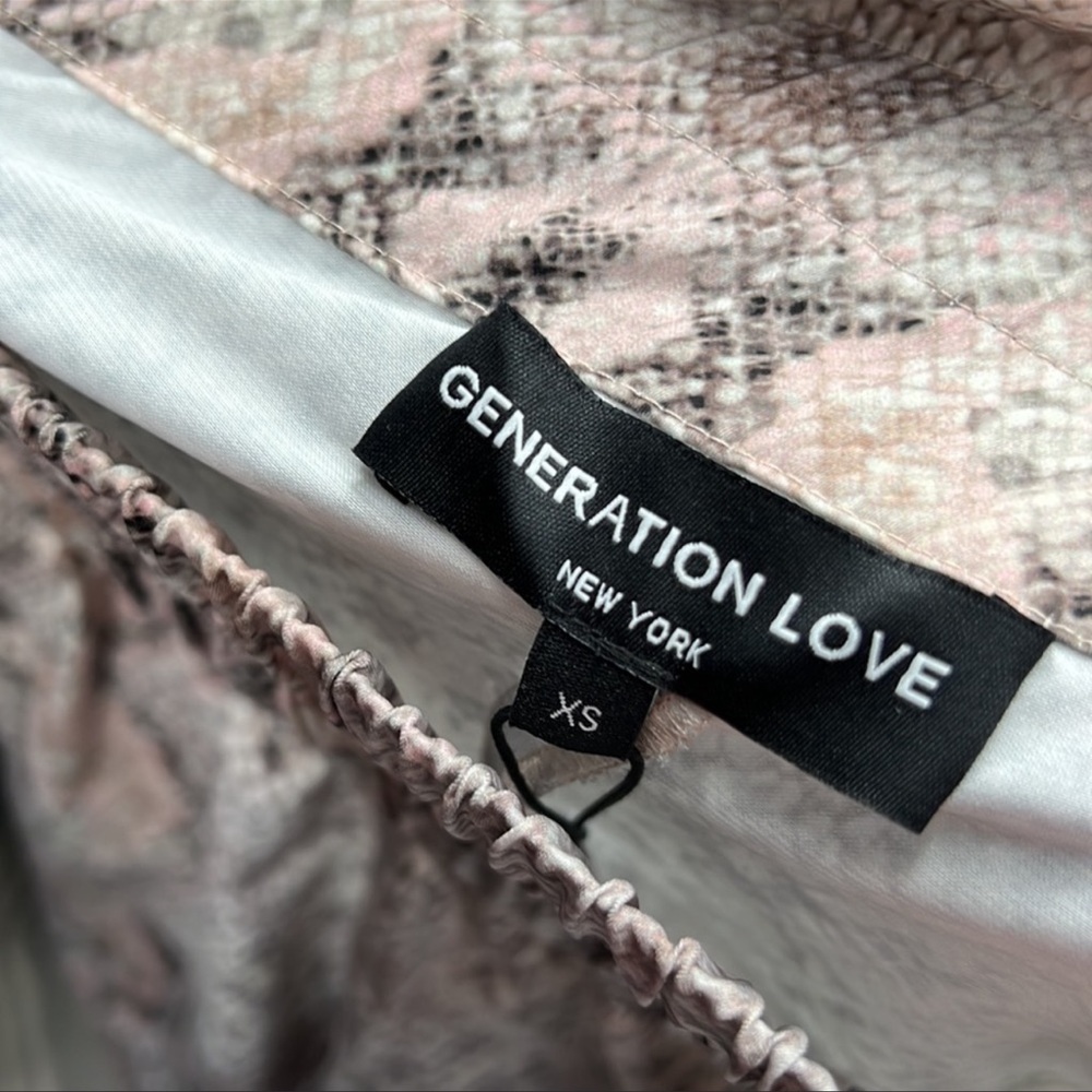 🆕Generation Love Amy Shorts High Waist
Soft Snake Choose Love New York NWT - Picture 7 of 9